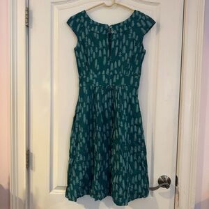 Emily and Fin Green tree print Dress size s